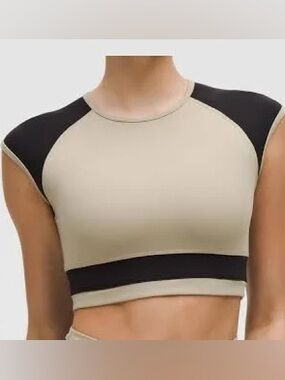 Lululemon Crop Workout Top in Taupe and Black XS